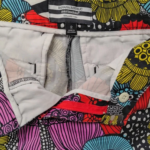 MARIMEKKO PRINTED "POP" ABSTRACT FLORAL X BANANA REPUBLIC SHORTS WOMEN'S SIZE 2. - Picture 5 of 8